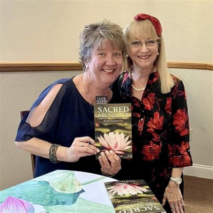 Anna Quintana - Author