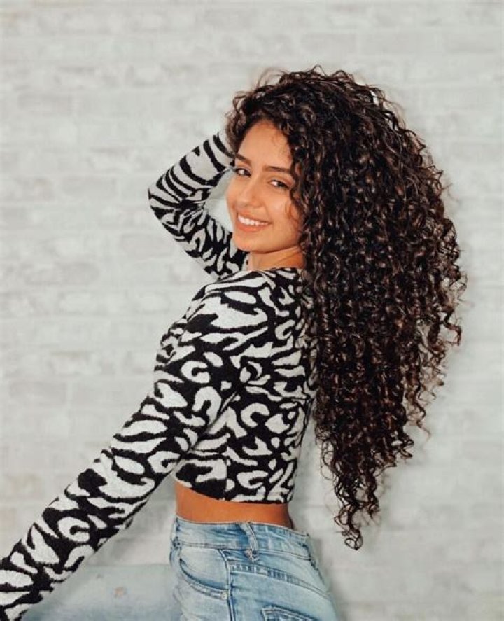 debora gomes net worth