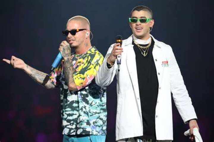 J Balvin & Bad Bunny - La Cancion (English/Spanish Lyrics) - Learning Songs in Spanish.(2nd Season)