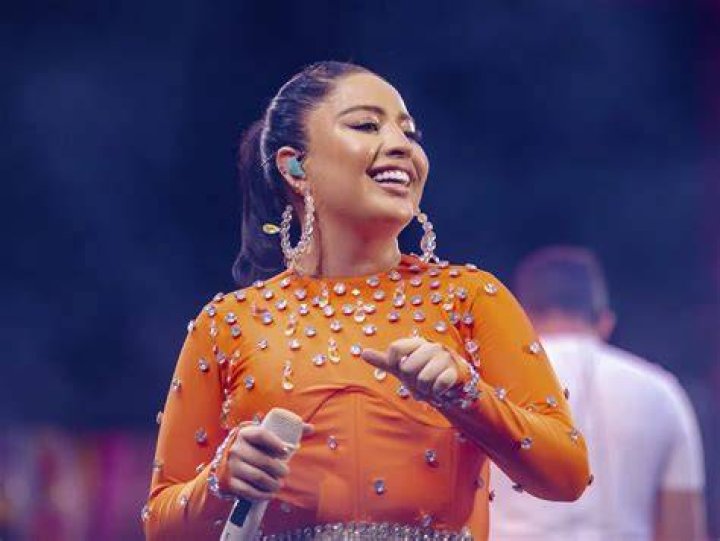 Mari Fernandez Mari Fernandez - Most Famous Singers from Brazil