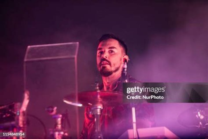 Shannon Leto performing live