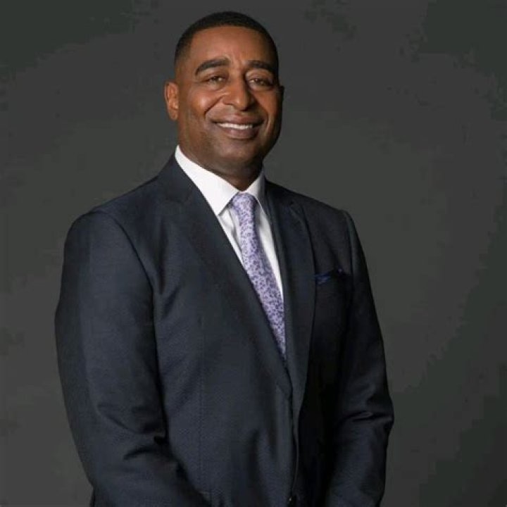 where is cris carter now